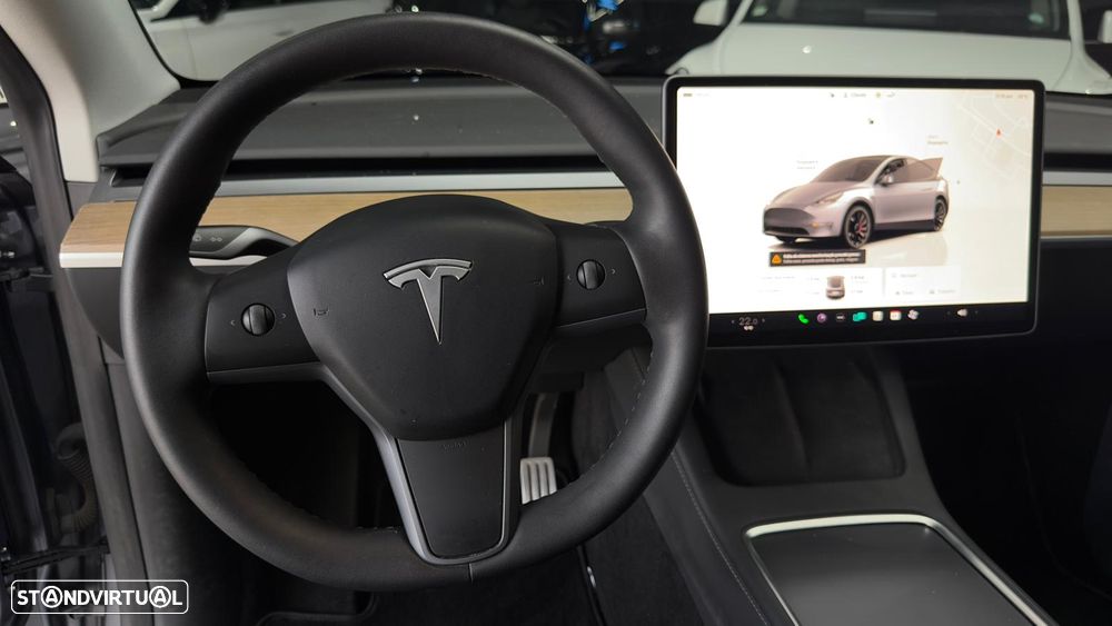 Tesla Model Y Performance Dual Motor AWD - 32