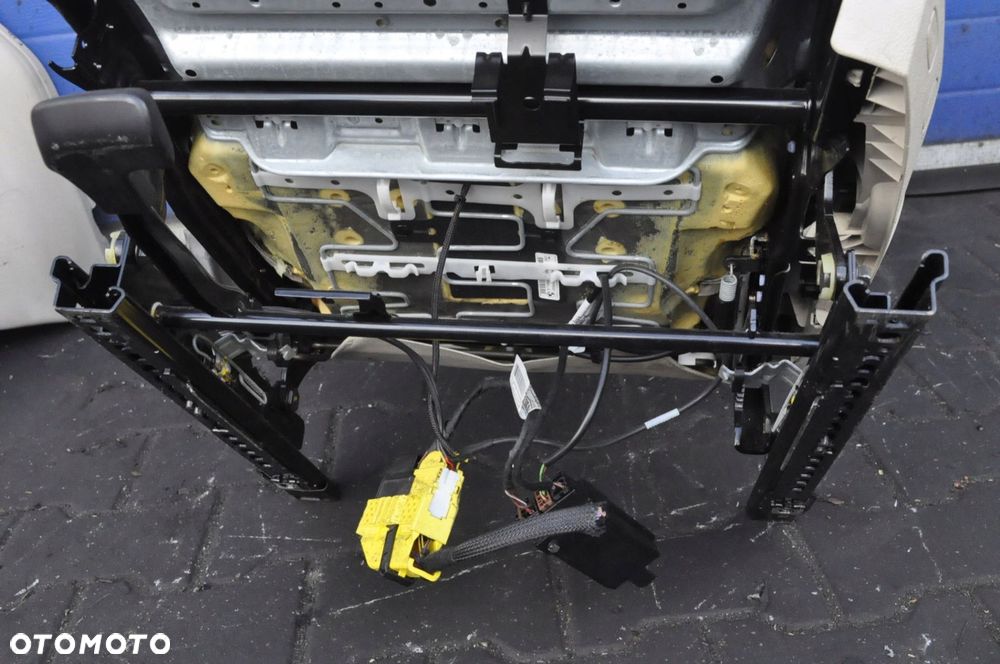 BMW 1 F20 PRZEKŁADKA WNĘTRZA FOTELE BIAŁA SKÓRA KANAPA - 11