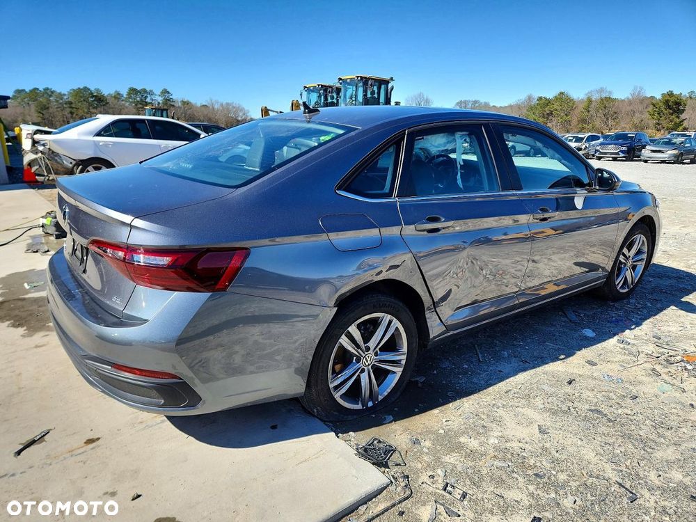 Volkswagen Jetta - 4