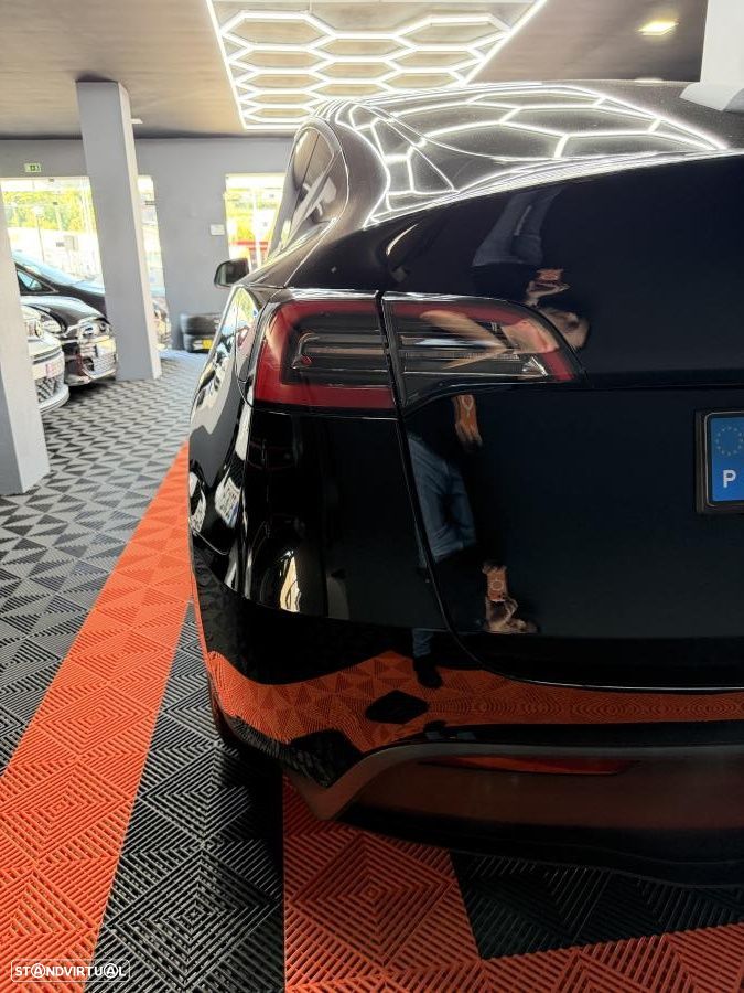 Tesla Model Y Long Range Dual Motor AWD - 22