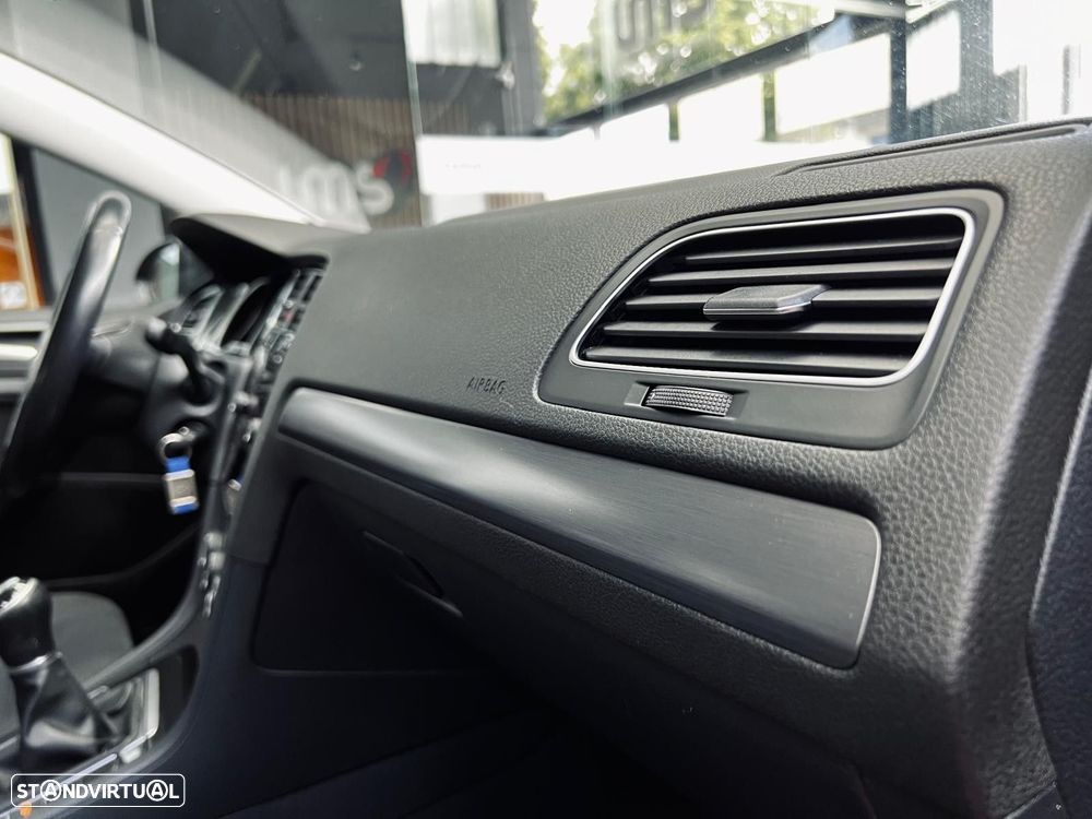 VW Golf 1.6 TDI Confortline - 32