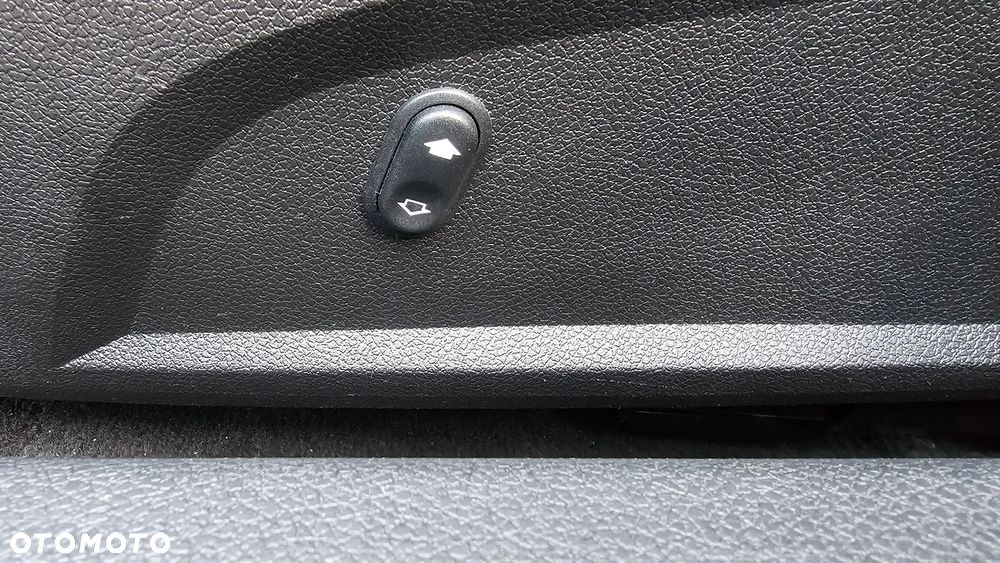 Ford Mondeo 2.0 TDCi DPF Ghia - 11