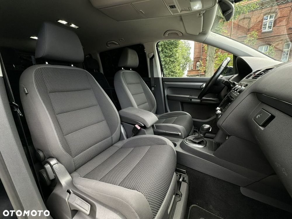 Volkswagen Touran - 10