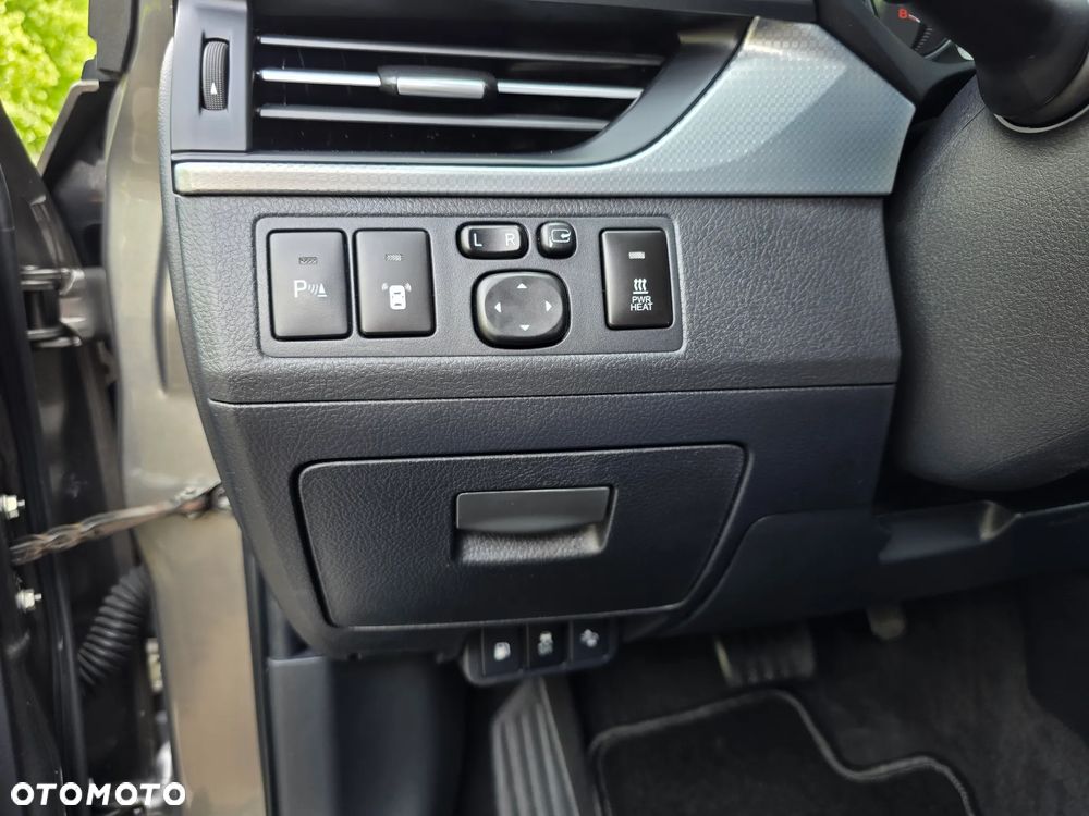 Toyota Avensis - 16