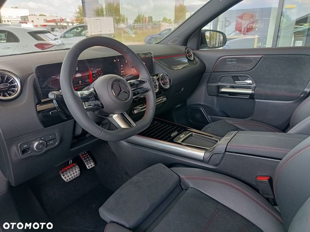 Mercedes-Benz GLA - 16