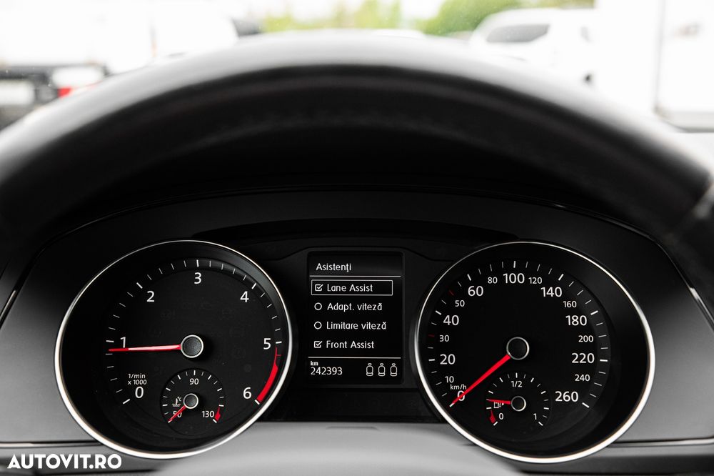 Volkswagen Passat 2.0 TDI DSG Comfortline - 29
