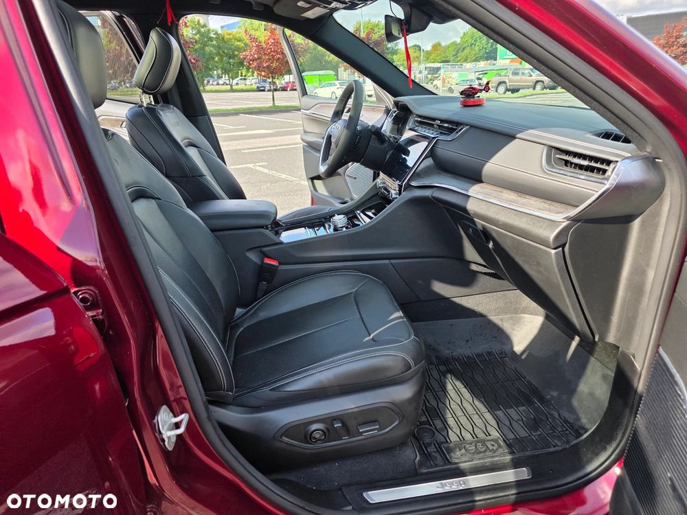 Jeep Grand Cherokee - 16