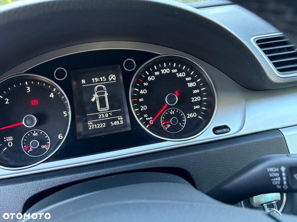 Volkswagen Passat - 23