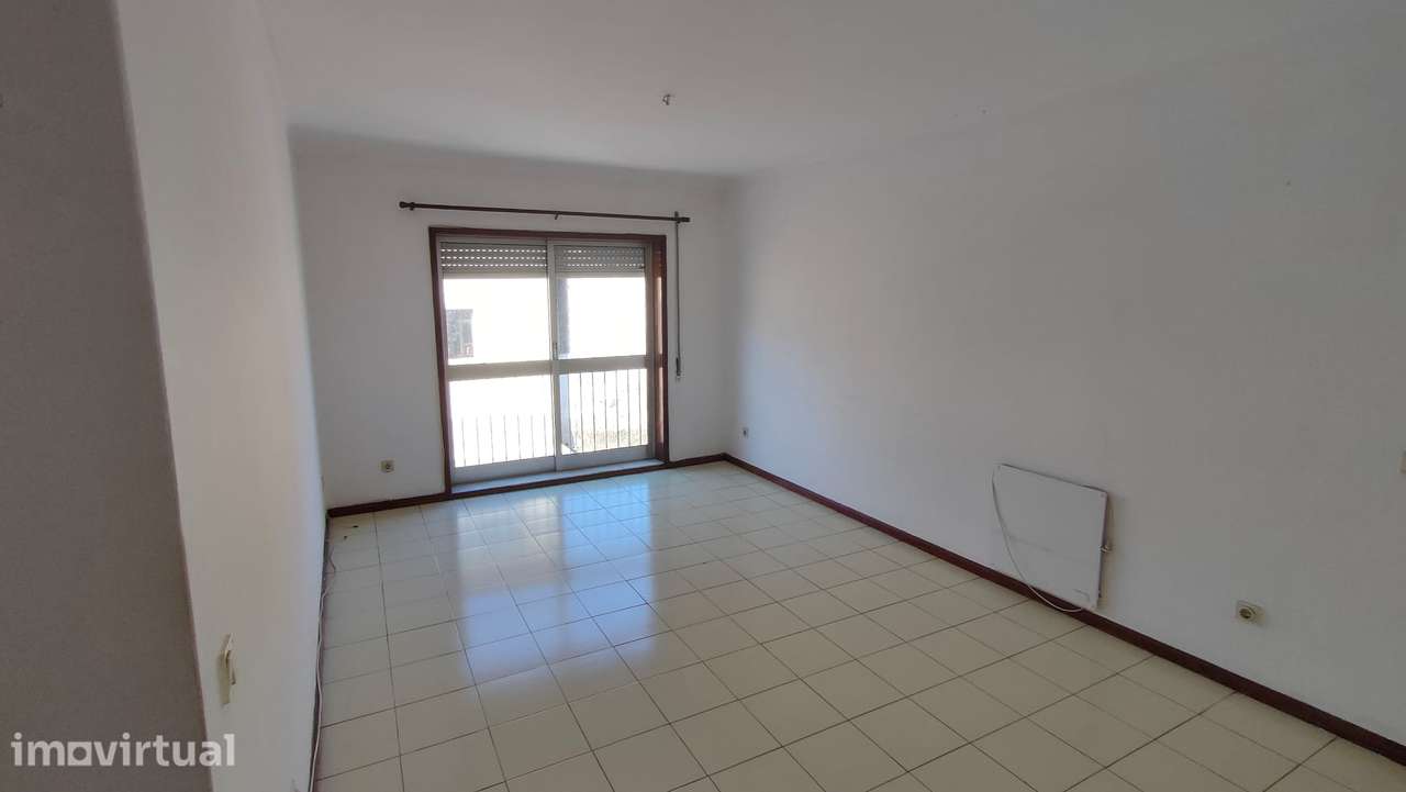 Apartamento T2 com Lavandaria e Cozinha Separada - Grande imagem: 2/8