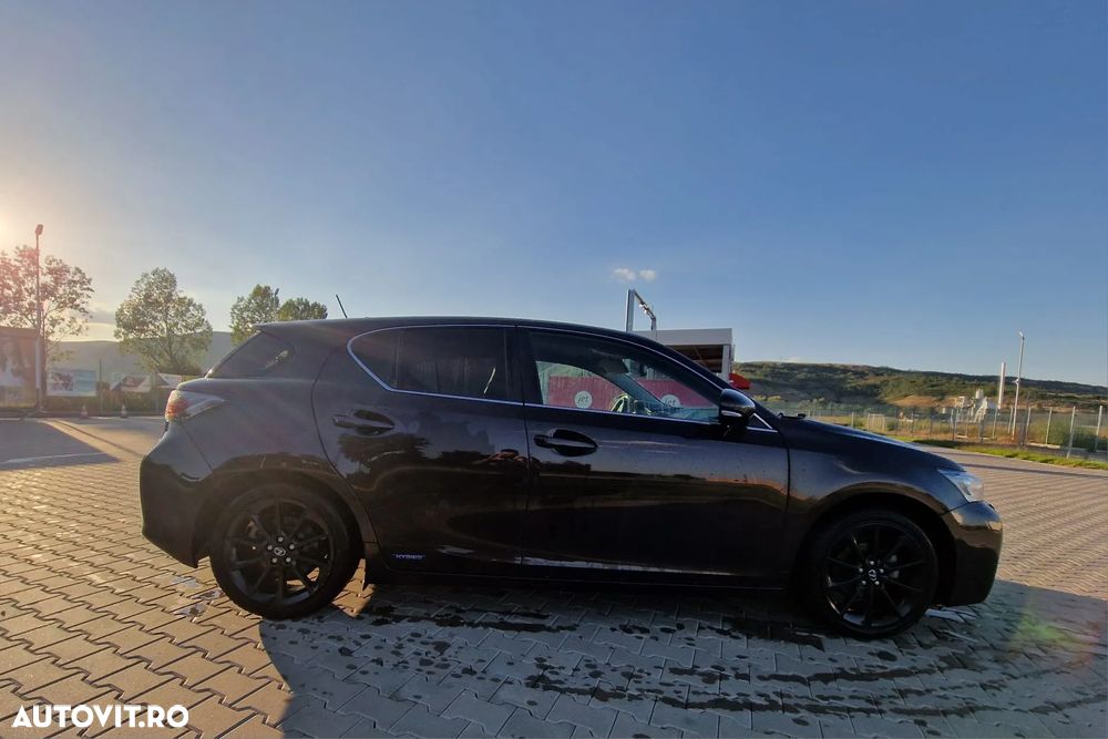 Lexus CT - 7