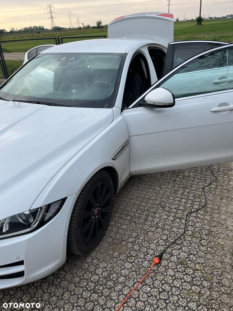 Jaguar XE 20d Prestige - 5
