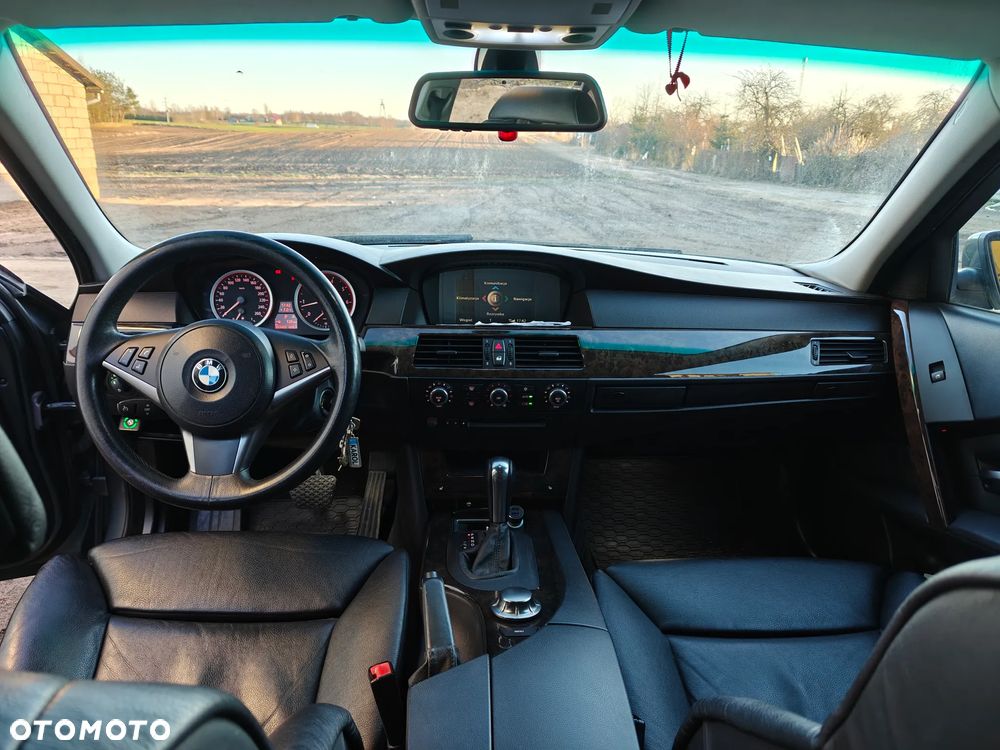 BMW Seria 5 545i - 12