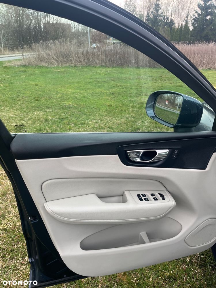 Volvo XC 60 B4 D Momentum Pro - 11