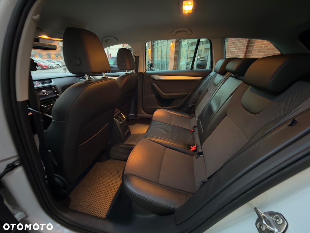 Skoda Octavia 1.6 TDI SCR Style DSG - 21