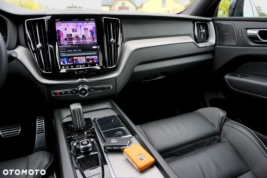 Volvo XC 60 B4 D AWD Plus Dark - 33