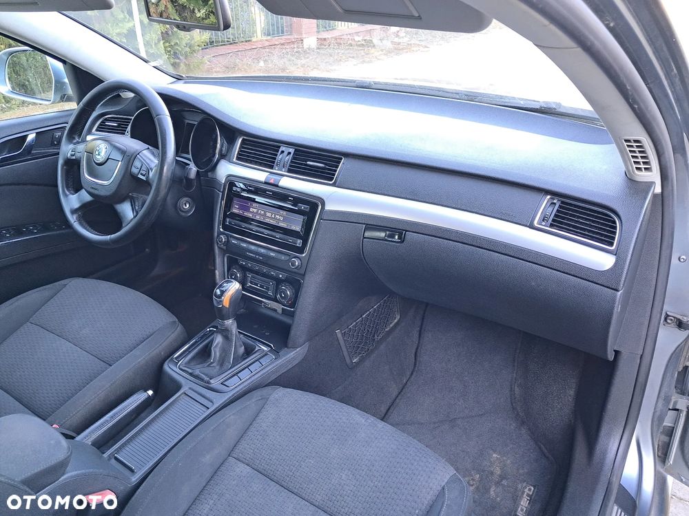 Skoda Superb 1.8 TSI FAMILY - 16