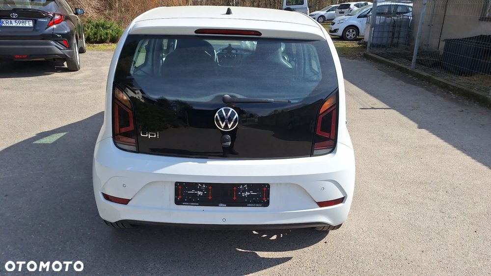 Volkswagen up! Active - 6