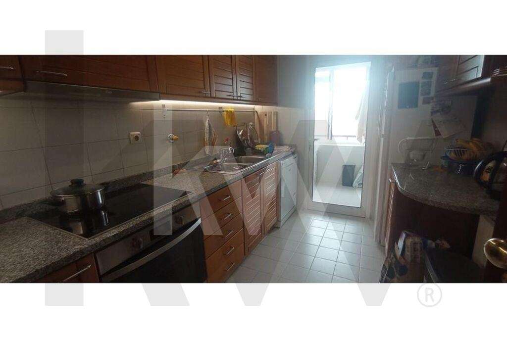 Apartamento T3, soalheiro, com varanda e 2 lugares de garagem, perto d - Grande imagem: 4/22