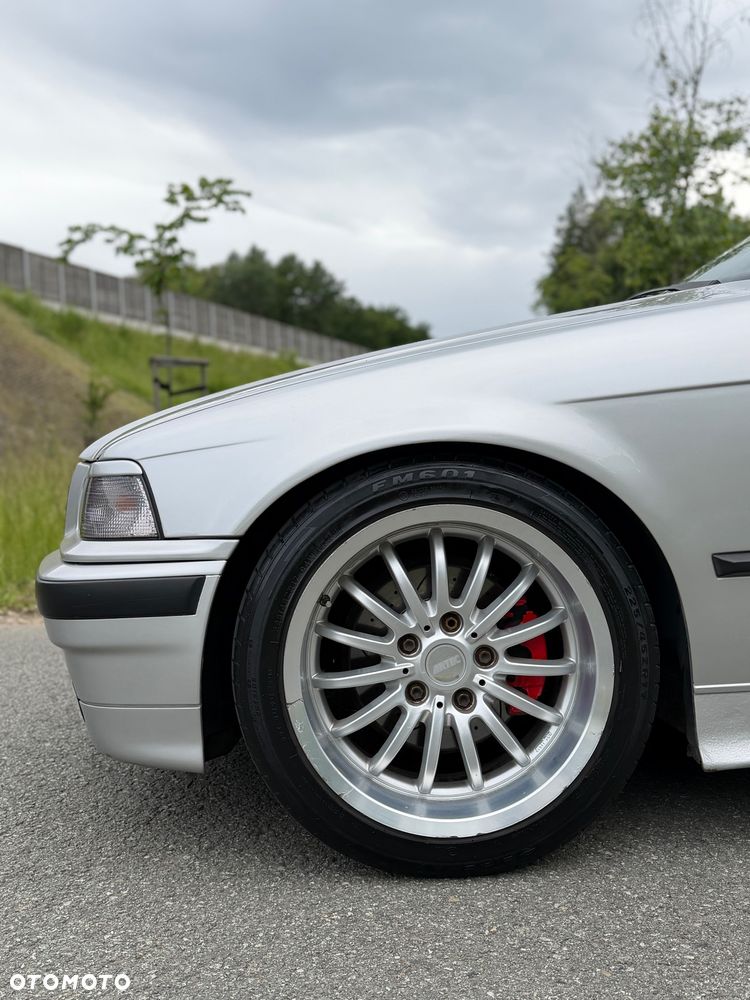 BMW Seria 3 320i - 4