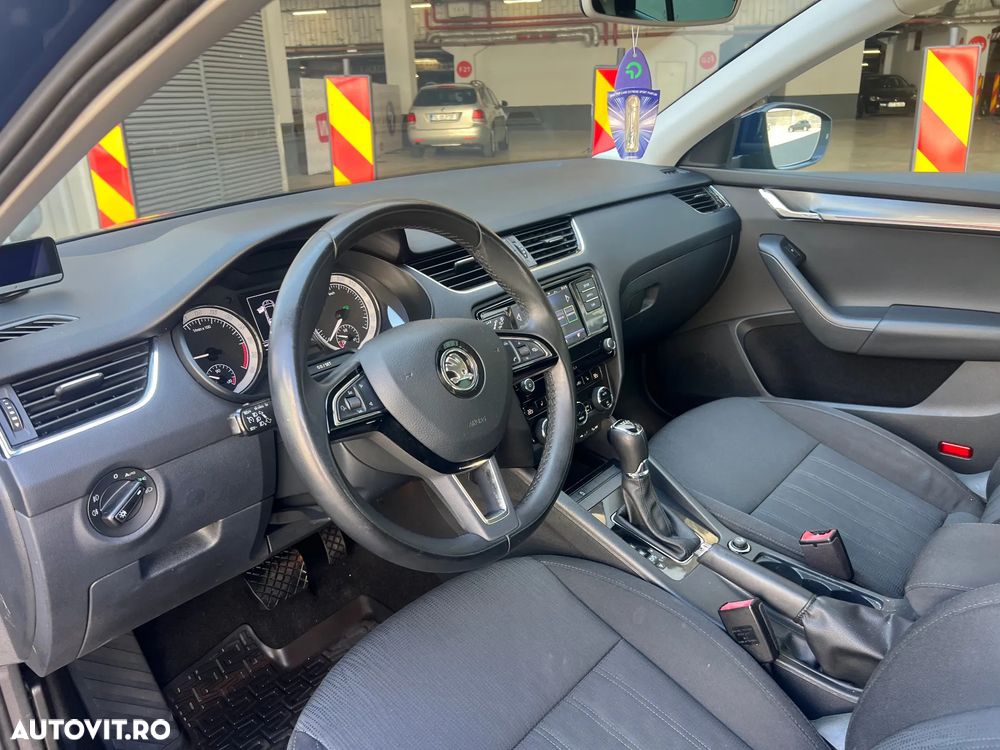 Skoda Octavia 1.6 TDI DSG Ambition - 14