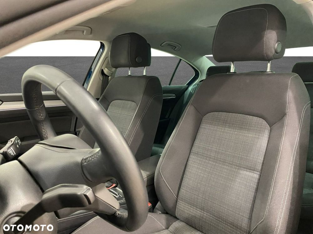 Volkswagen Passat - 17