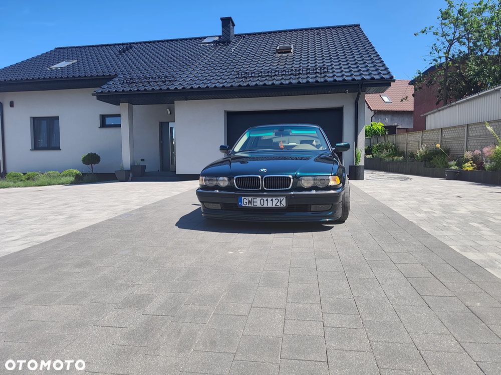 BMW Seria 7 740i - 8