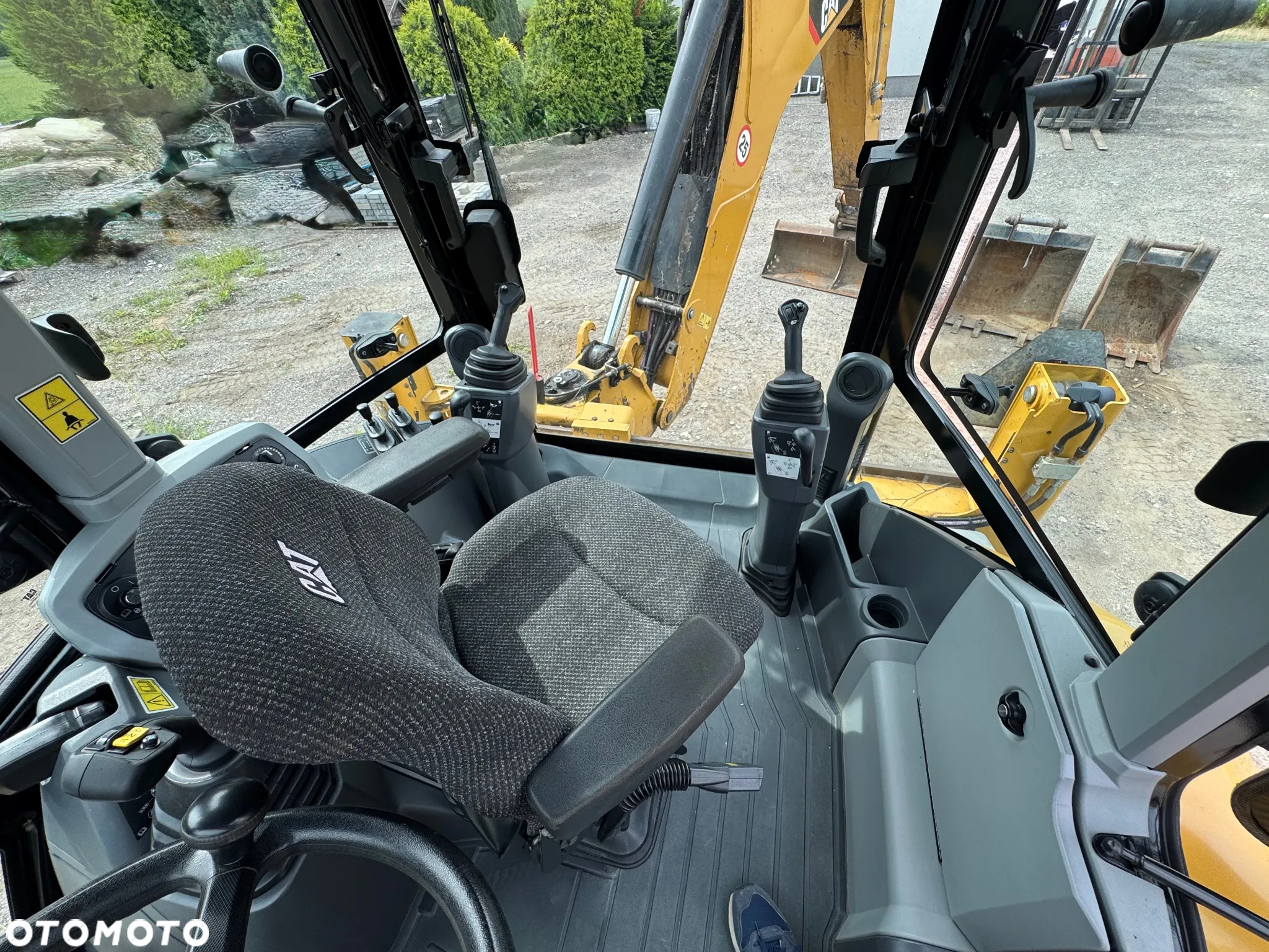 Caterpillar 432F2 - 18