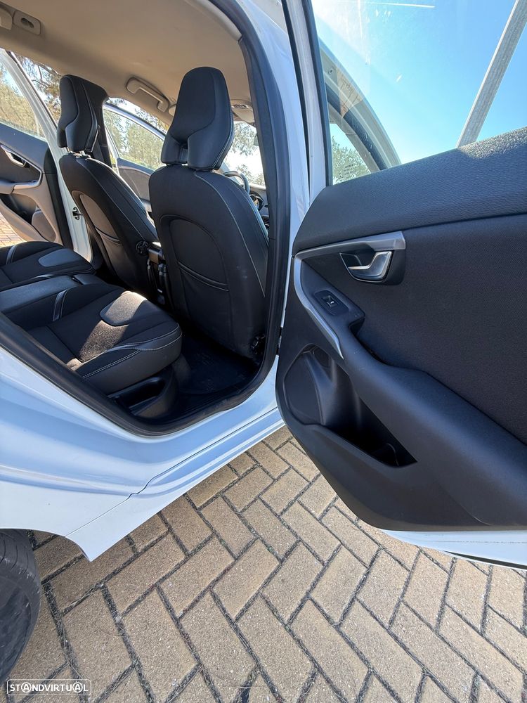 Volvo V40 D2 Momentum - 14