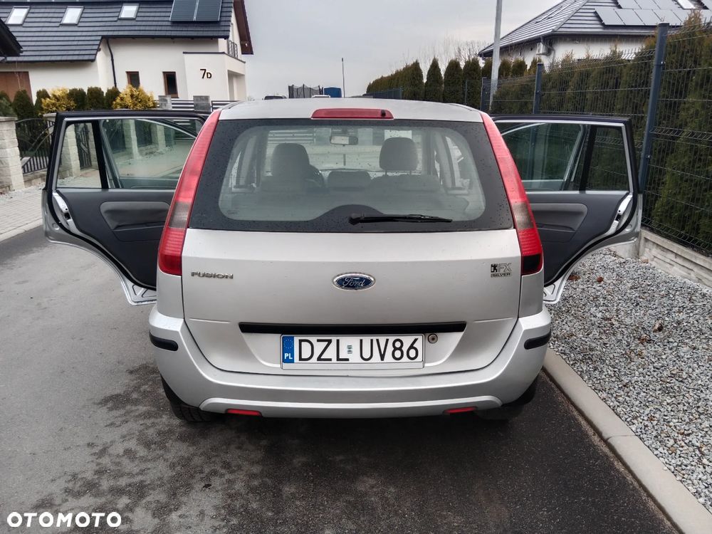 Ford Fusion 1.4 Ambiente - 11