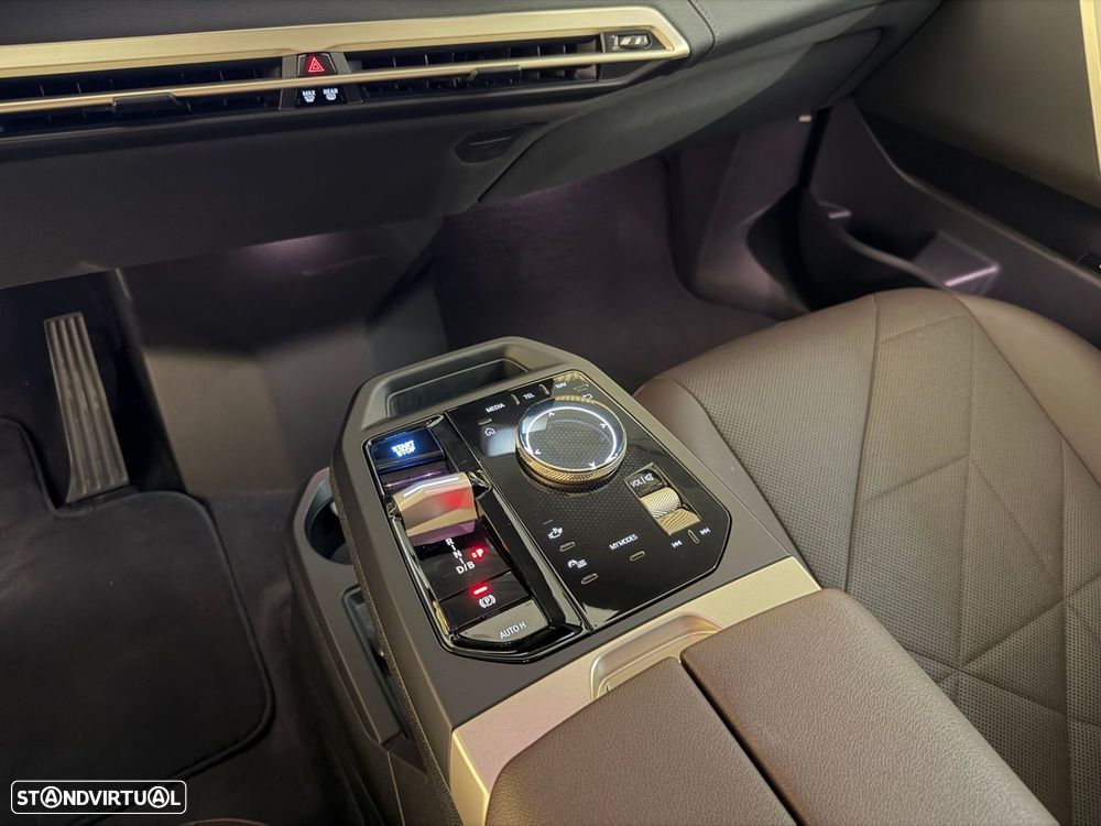 BMW iX xDrive40 - 25