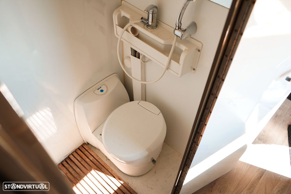 VW Crafter Campervan - 11