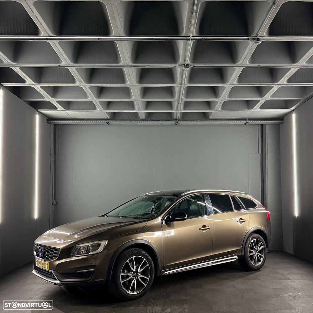 Volvo V60 Cross Country 2.0 D4 Pro Geartronic - 1