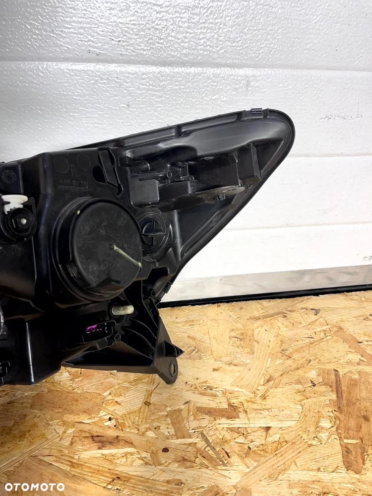 RENAULT CAPTUR I LAMPA PRAWY PRZÓD PRAWA PRZEDNIA ZWYKŁA ORYGINAŁ EUROPA BRAK JEDNEGO UCHWYTU 260102734R - 13