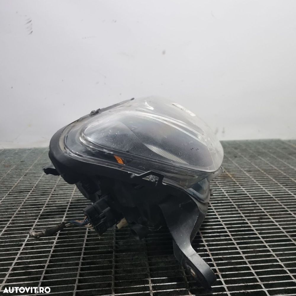 Far Dreapta Dacia Sandero 2 2012 - 2016 Hatchback 4 Usi (1424) Fara xenon 3 CLEME RUPTE - 2