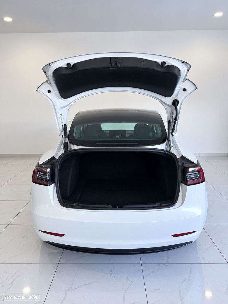 Tesla Model 3 - 8