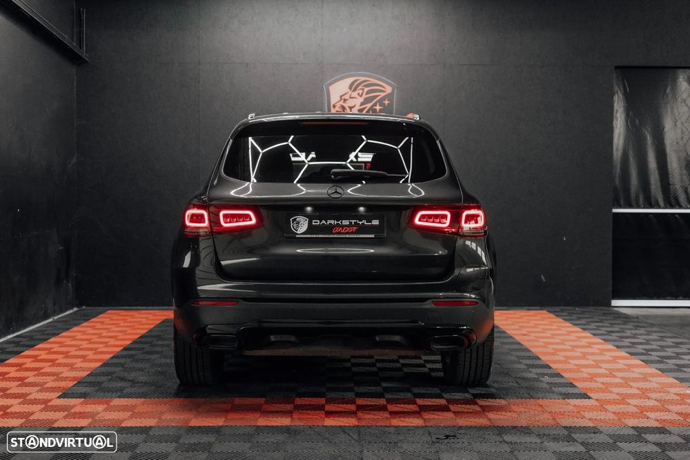 Mercedes-Benz GLC 300 e 4Matic 9G-TRONIC AMG Line - 3