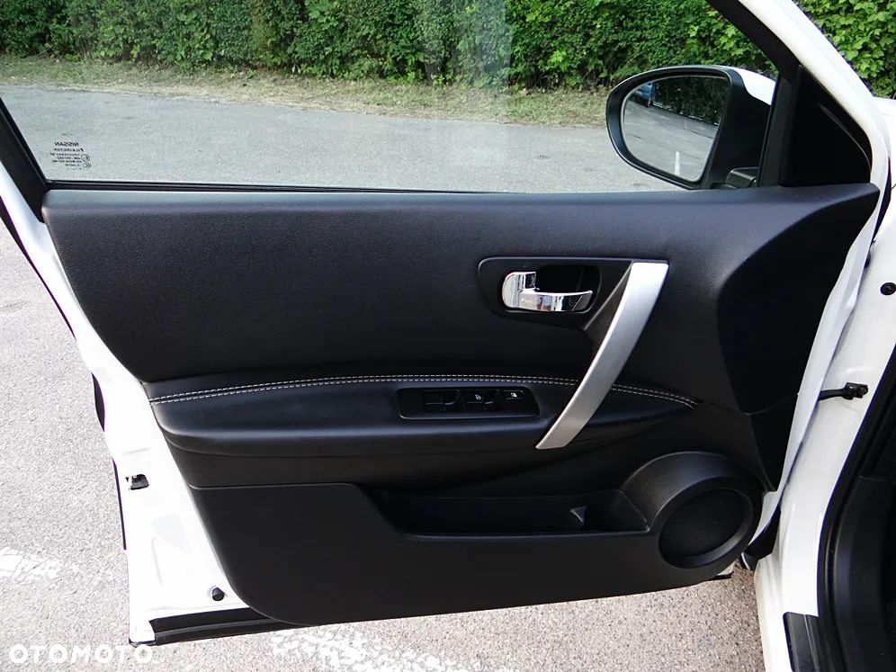 Nissan Qashqai 2.0 lounge - 24