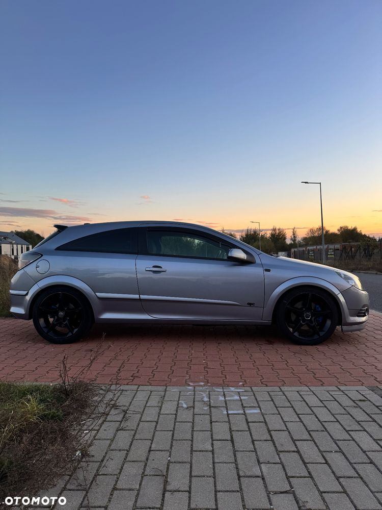 Opel Astra III GTC 2.0 T OPC - 6