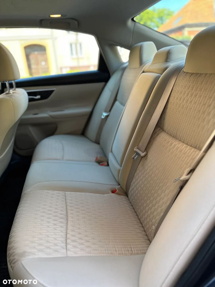 Nissan Altima - 17
