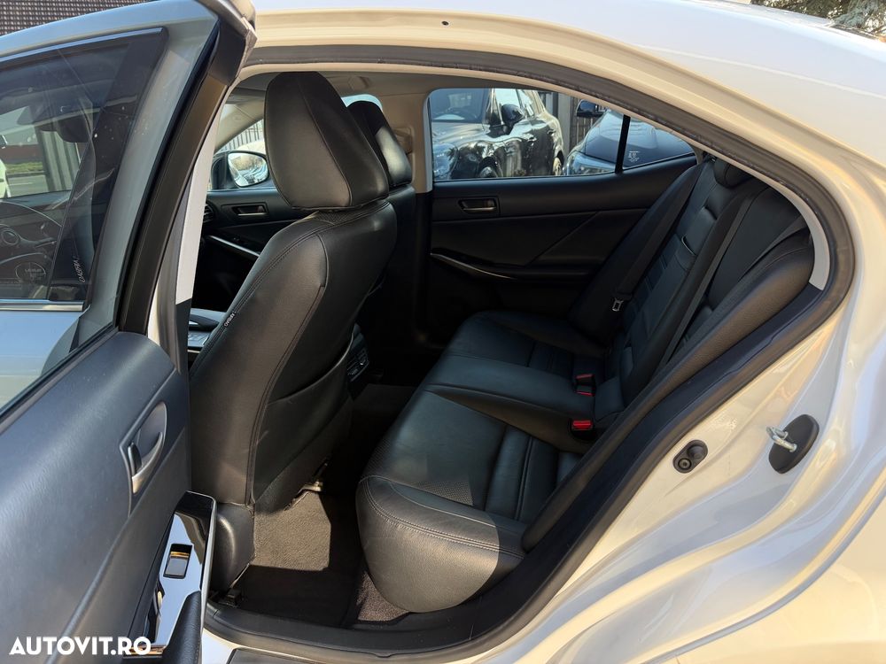 Lexus Seria IS 300h Aut. Luxury - 16