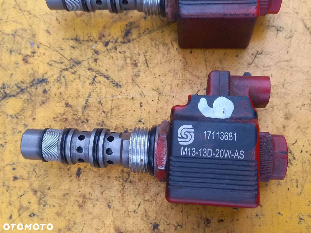 Blok zaworowy Powershift rozdzielacz cewka McCormick XTX200 - 12