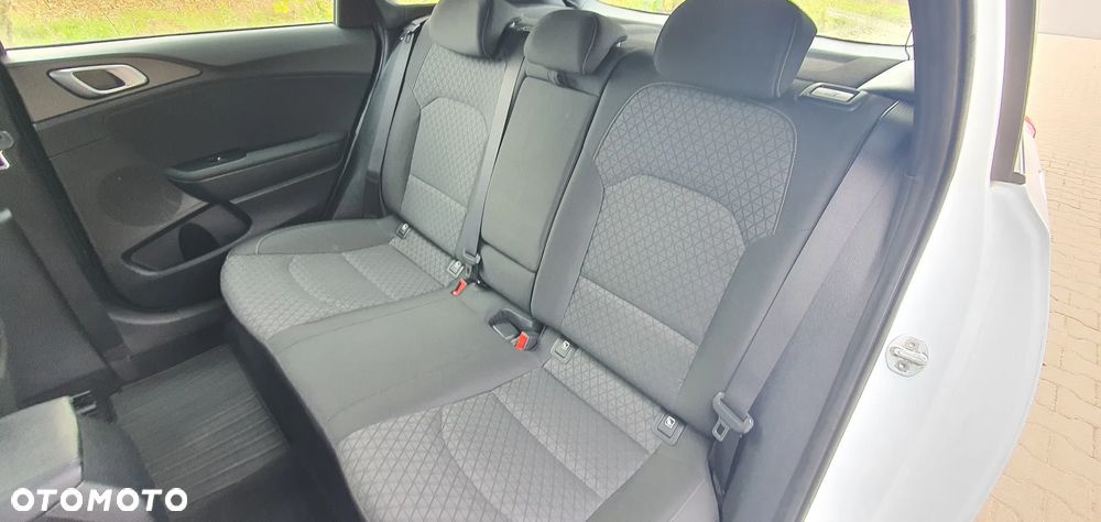 Kia Ceed - 10