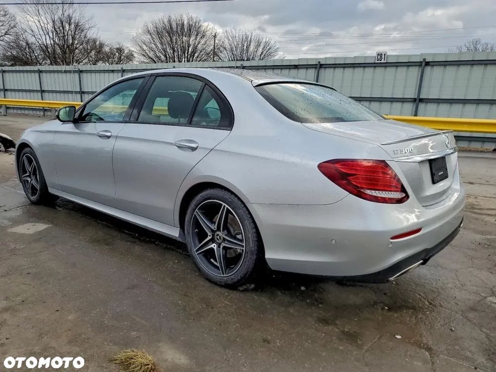 Mercedes-Benz Klasa E 300 9G-TRONIC - 3