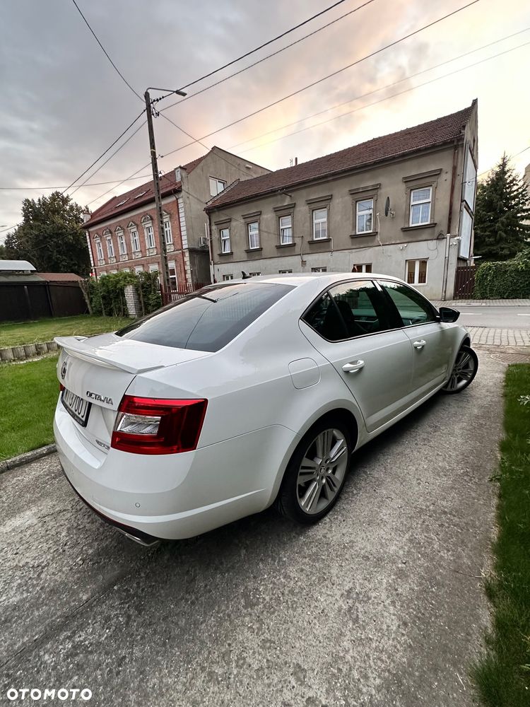 Skoda Octavia 2.0 TDI RS DSG - 6