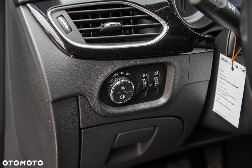 Opel Astra 1.4 T Dynamic S&S - 22