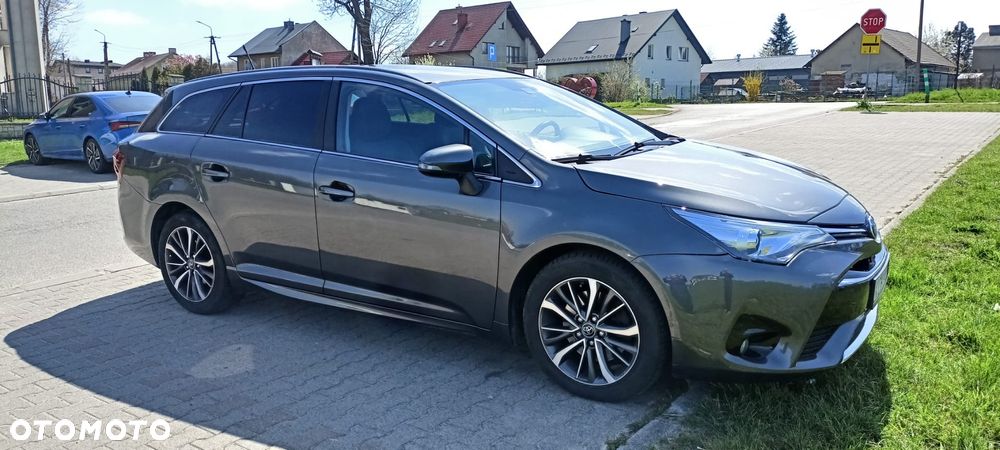 Toyota Avensis 2.0 D-4D Premium - 4
