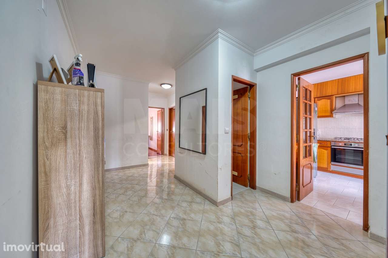 T3 com 3 Varandas e Arrecadação no Entroncamento | Localização Premium - Grande imagem: 5/29