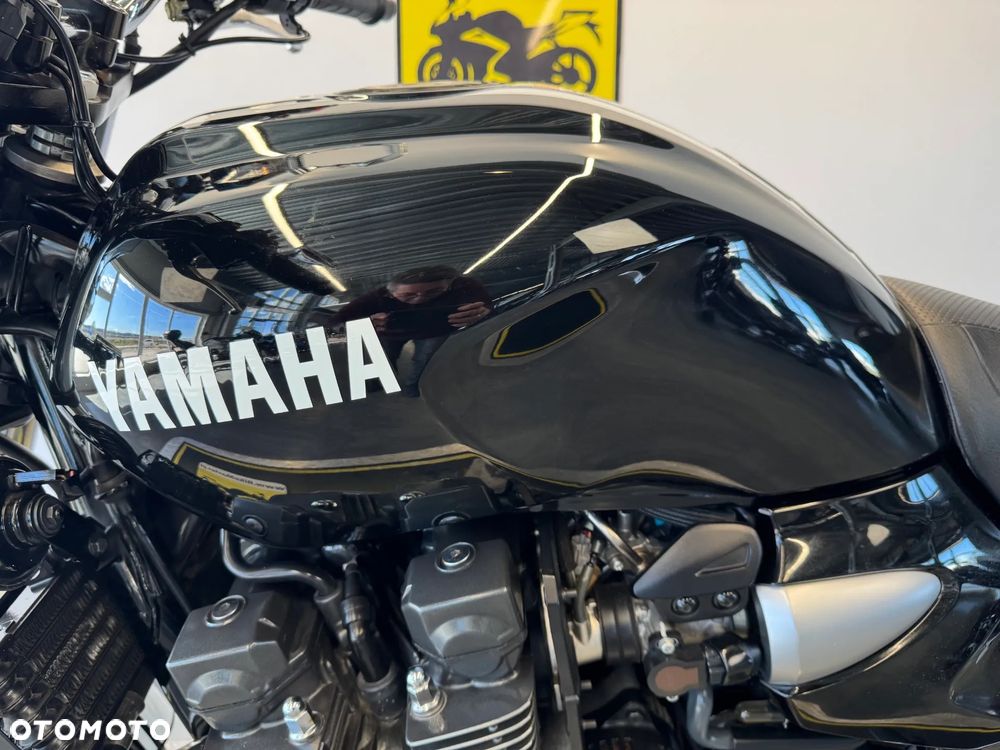 Yamaha XJR - 21