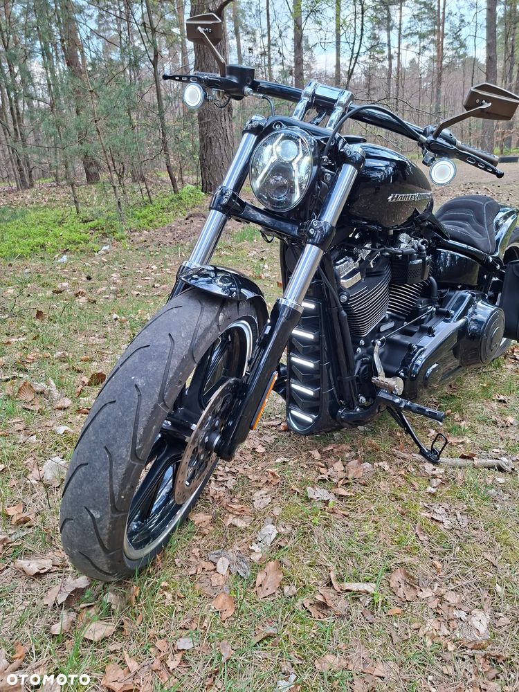 Harley-Davidson Softail Breakout - 11