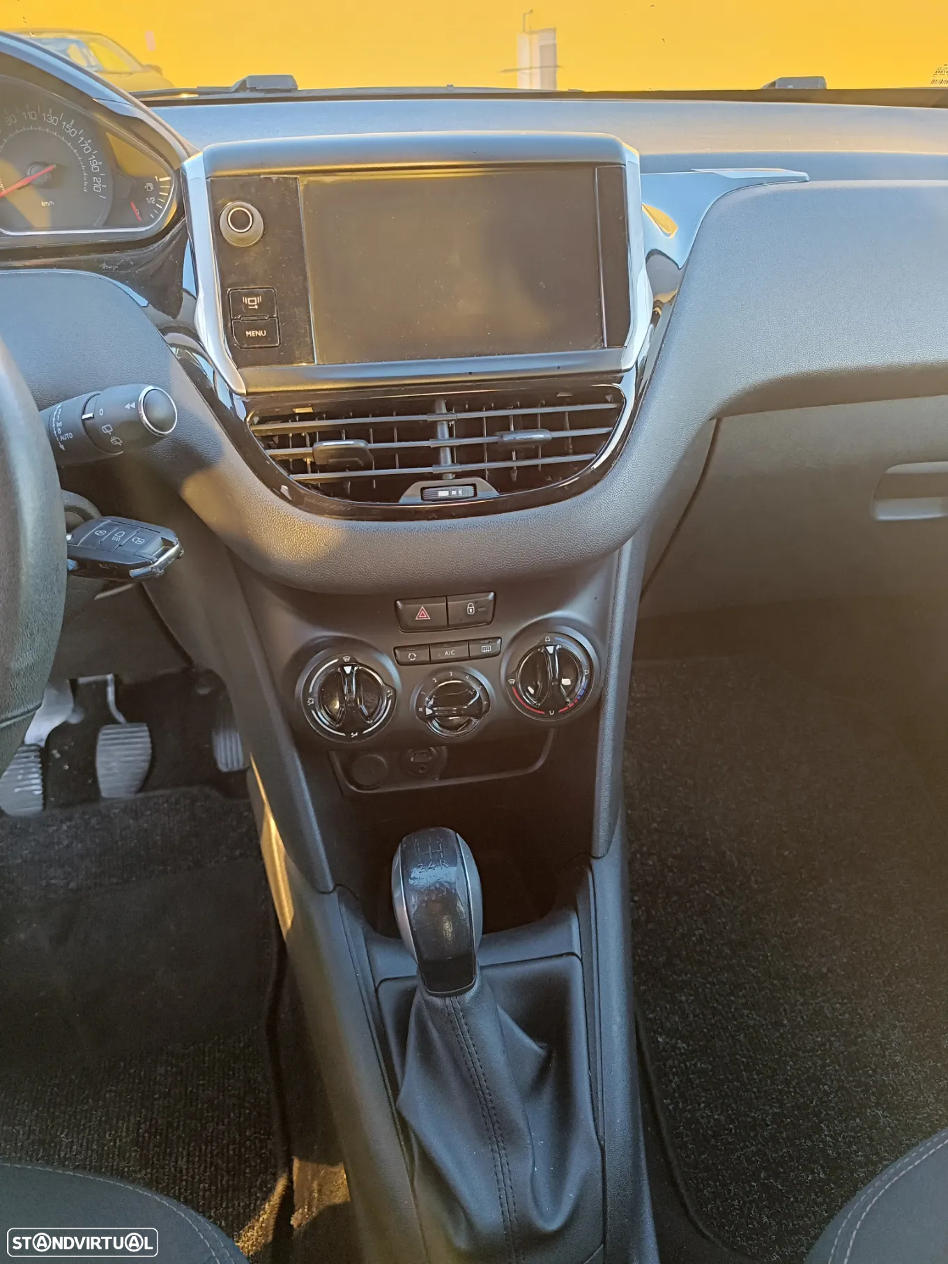 Peugeot 208 1.2 PureTech Allure - 21